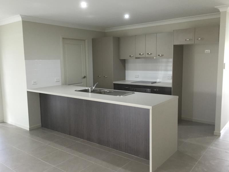 10 Hedgerose Way, Parkhurst QLD 4702